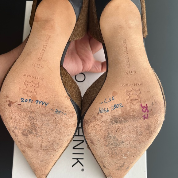 COPY-4 inch heels Manolo Blahnik’s size 40 1/2 fits about a 9 1/2 size 10 NO BOX - Picture 4 of 13